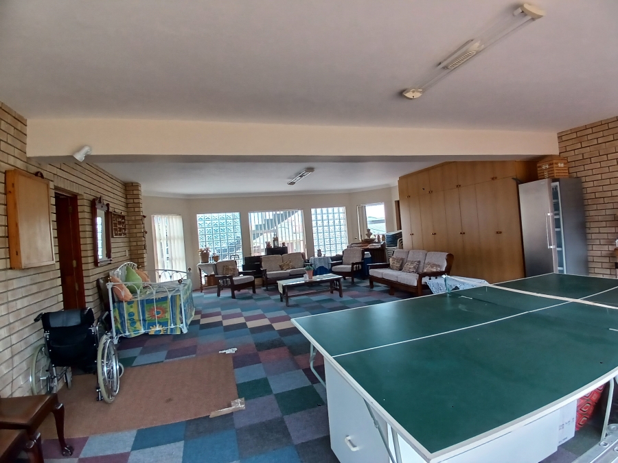 4 Bedroom Property for Sale in Stilbaai Wes Western Cape